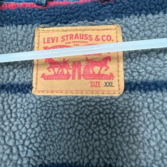 Levi’s Denim Jacket with Striped Sherpa Lining - Picture 4 of 5